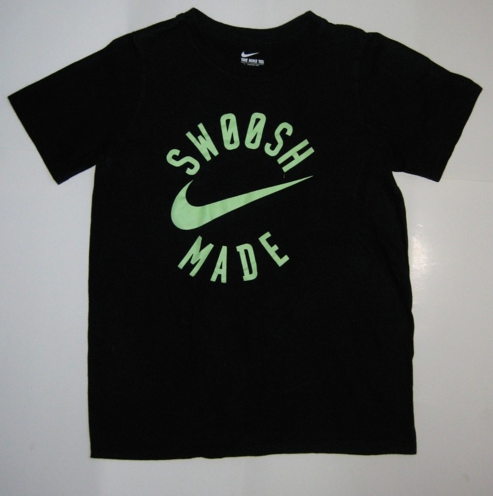 Boys Nike Brand Shirt. Size M